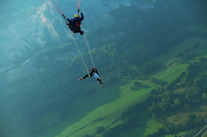 Akrobatik yamaç paraşütü